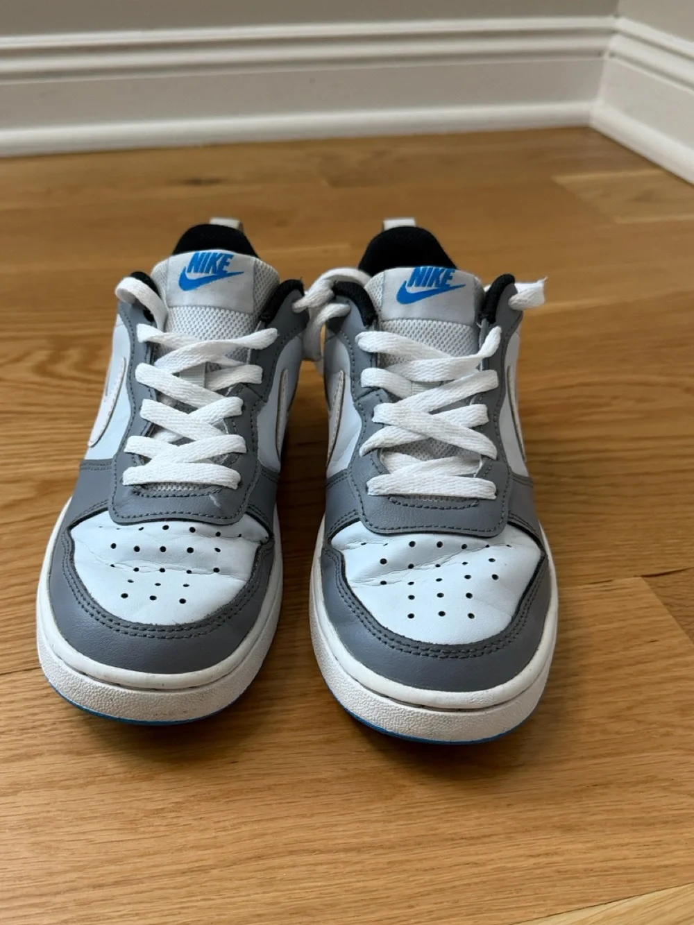 Nike Kids Gray, White & Blue Low-Top Sneakers